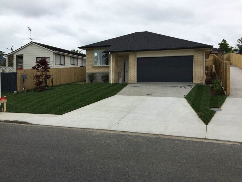 172 Moore Street, Howick, Auckland - Carousel 1