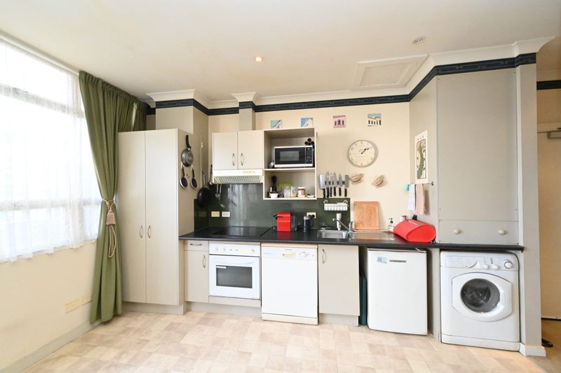 3G/3 Shakespeare Road, Napier South, Napier - Carousel 2