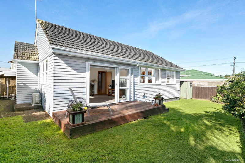 21 Carr Road, Three Kings, Auckland - Carousel 1