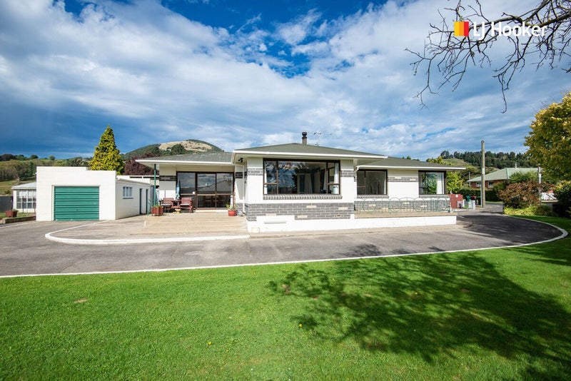 18 Elizabeth Avenue, East Taieri, Mosgiel - Carousel 2