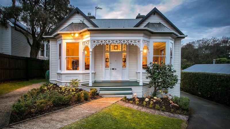 11 Alison Crescent, Belleknowes, Dunedin - Carousel 1