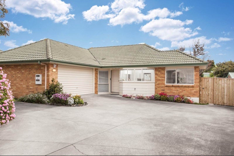 1/10 Windsong Court, Northpark, Auckland - Carousel 1