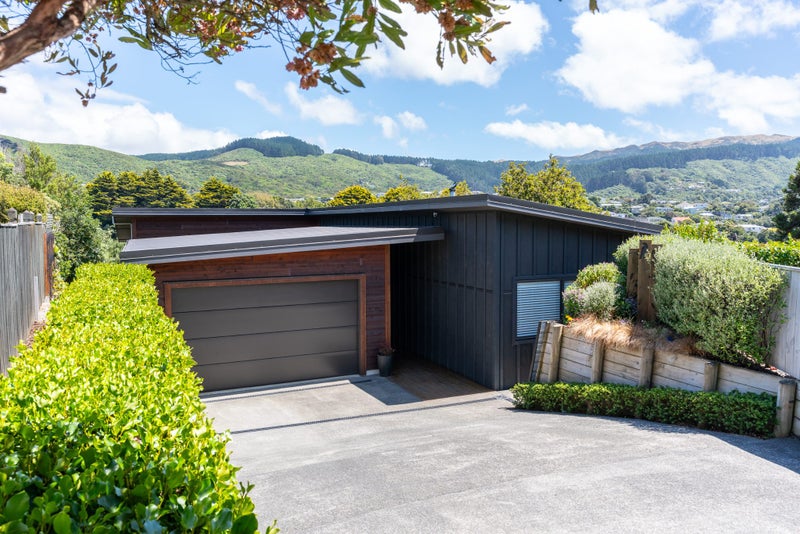 4A Ryan Grove, Tawa, Wellington - Carousel 1