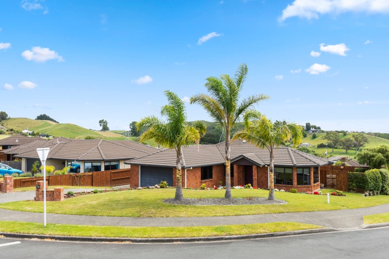 28 Kestrel Avenue, Welcome Bay, Tauranga - Carousel 1