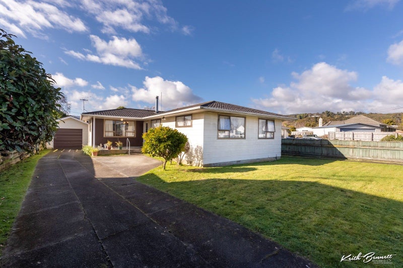 46 Henry Street, Ebdentown, Upper Hutt - Carousel 1
