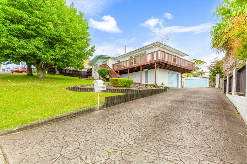 26 Longreach Drive, Sunnyvale, Auckland - Carousel 1