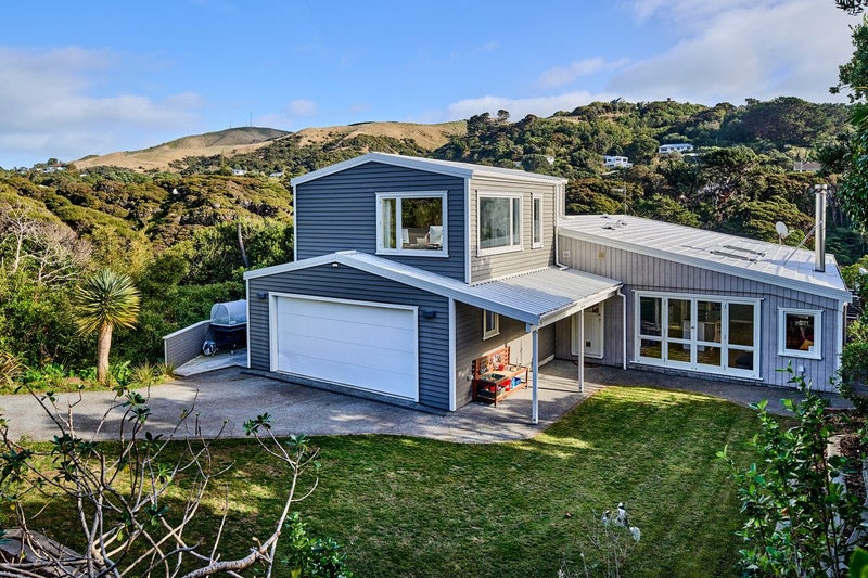 9 Pukerua Beach Road, Pukerua Bay, Porirua - Carousel 1