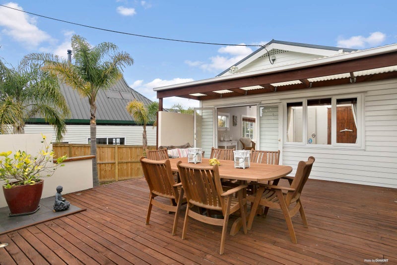 27 Masterton Road, Rothesay Bay, Auckland - Carousel 2