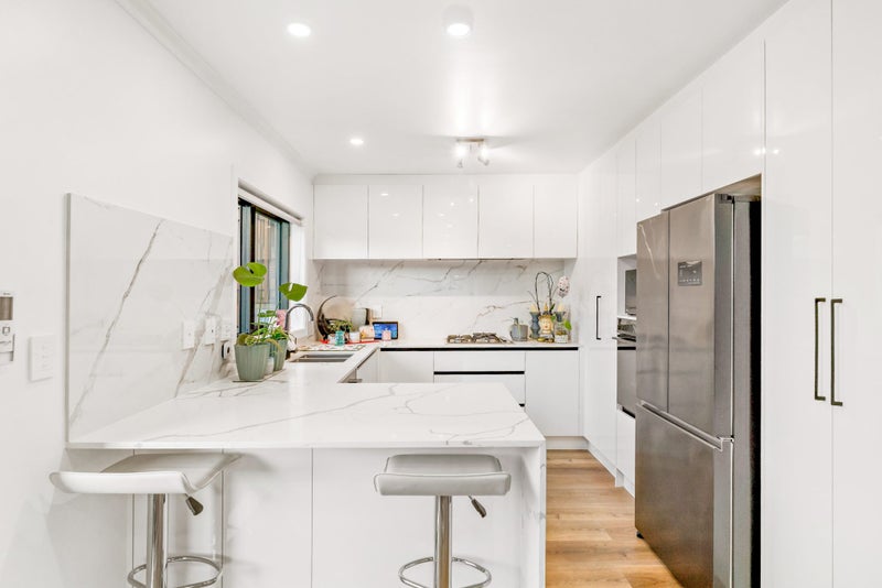 24 Burton'S Drive, SWANSON, AUCKLAND - Carousel 2