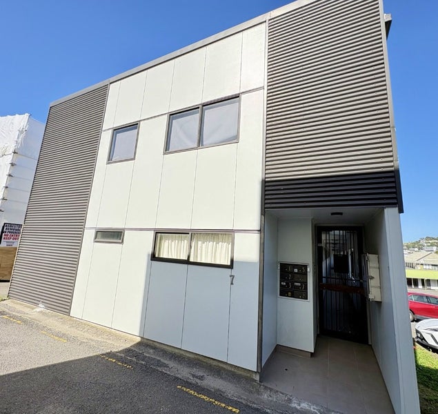 2/7 Hall Avenue, Newtown, Wellington - Carousel 7