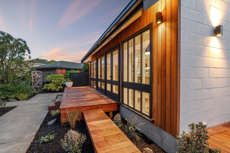 10 Esher Place, Saint Martins, Christchurch - Carousel 1