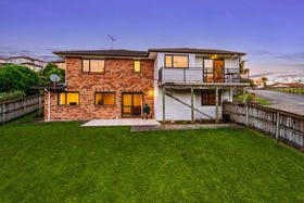 1 Fernbank Lane, Greenhithe, Auckland - Carousel 2