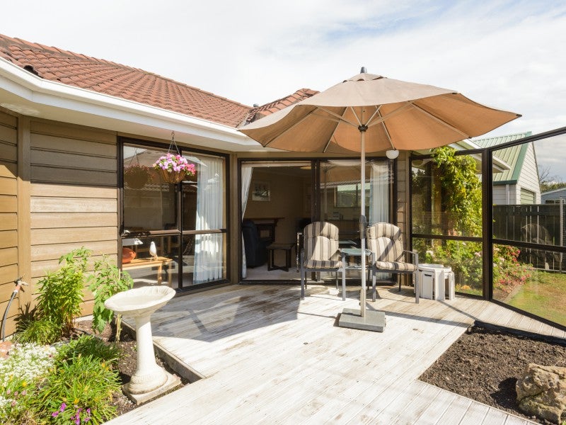 1 Seville Court, Terrace End, Palmerston North - Carousel 16