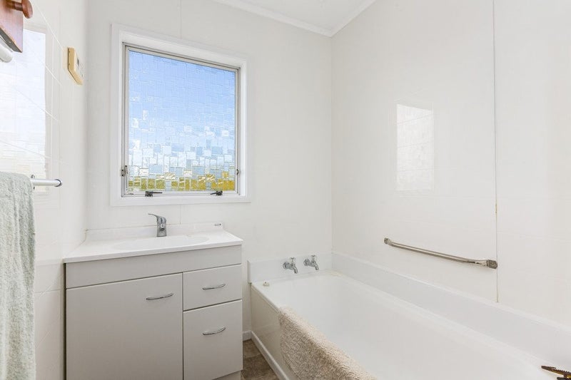 21 Staithes Drive North, Whitby, Porirua - Carousel 22