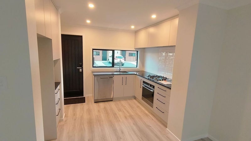 4 Reakes Crescent, Wallaceville, Upper Hutt - Carousel 2