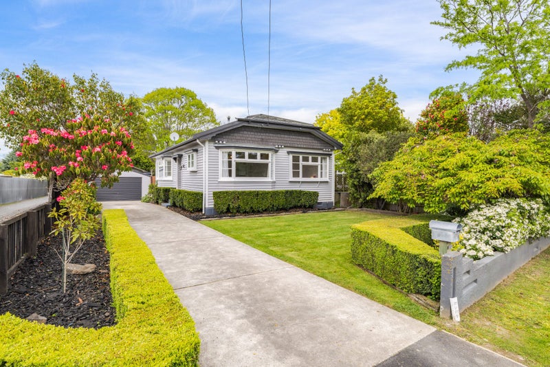 15 Aorangi Road, Bryndwr, Christchurch - Carousel 1