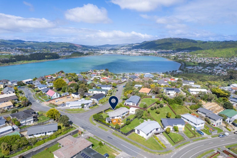 2 Pennant Grove, Titahi Bay, Porirua - Carousel 2
