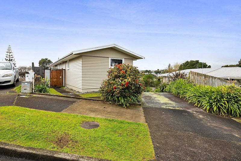 37 Clearmont Crescent, Blagdon, New Plymouth - Carousel 40