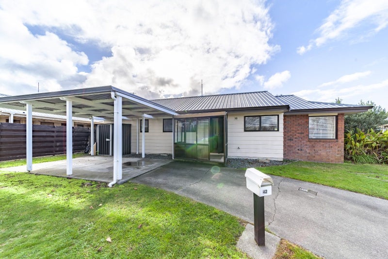 42 Whiting Crescent, Greenmeadows, Napier - Carousel 2
