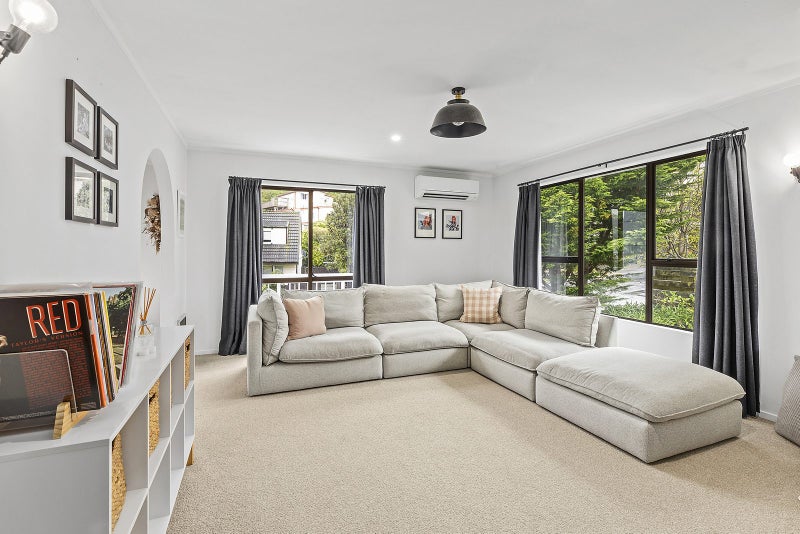 4 Percy Dyett Drive, Karori, Wellington - Carousel 2