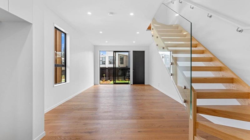 14/82 East Coast Road, Milford, Auckland - Carousel 1