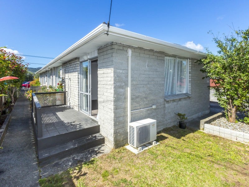 2 Palmer Crescent, Silverstream, Upper Hutt - Carousel 1