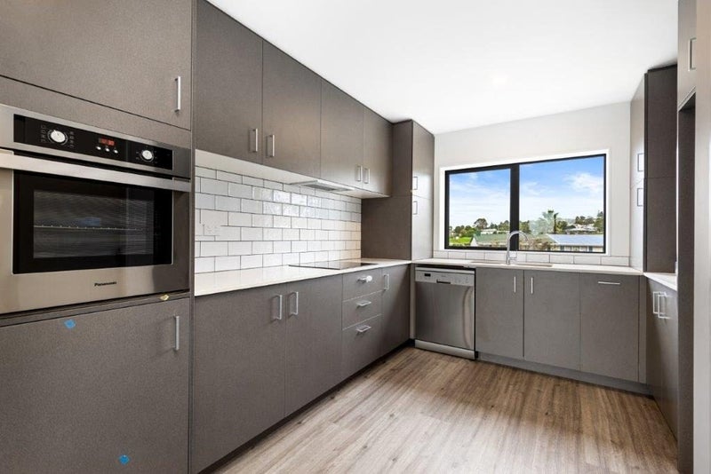 103/2 Castledine Crescent, Glen Innes, Auckland - Carousel 1