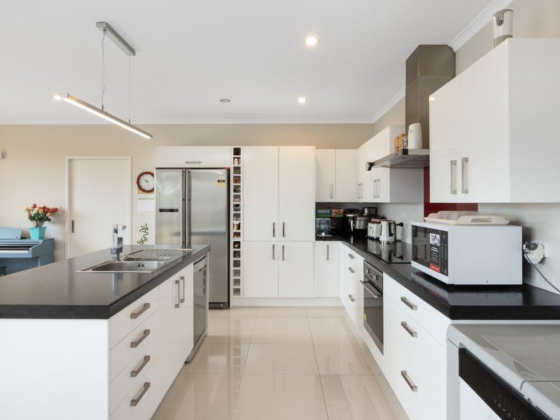 29 Ballintoy Park Drive, Welcome Bay, Tauranga - Carousel 2