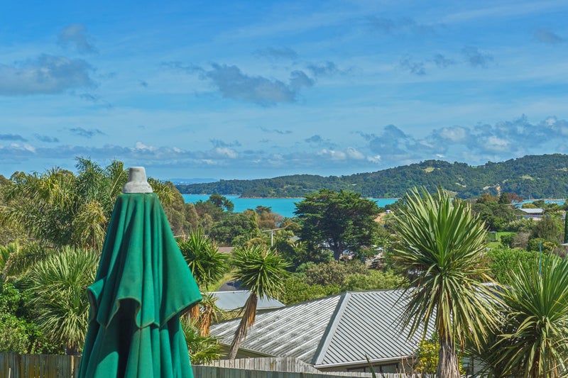 29 Jellicoe Parade, Surfdale, Waiheke Island - Carousel 2