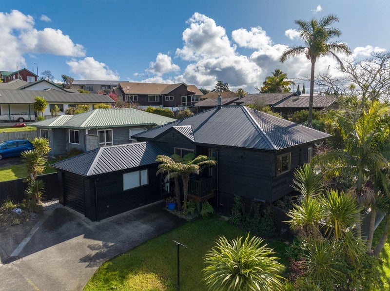1/45 Unsworth Drive, Unsworth Heights, Auckland - Carousel 1