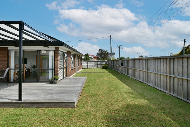 1/2 Law Street, Torbay, Auckland - Carousel 2