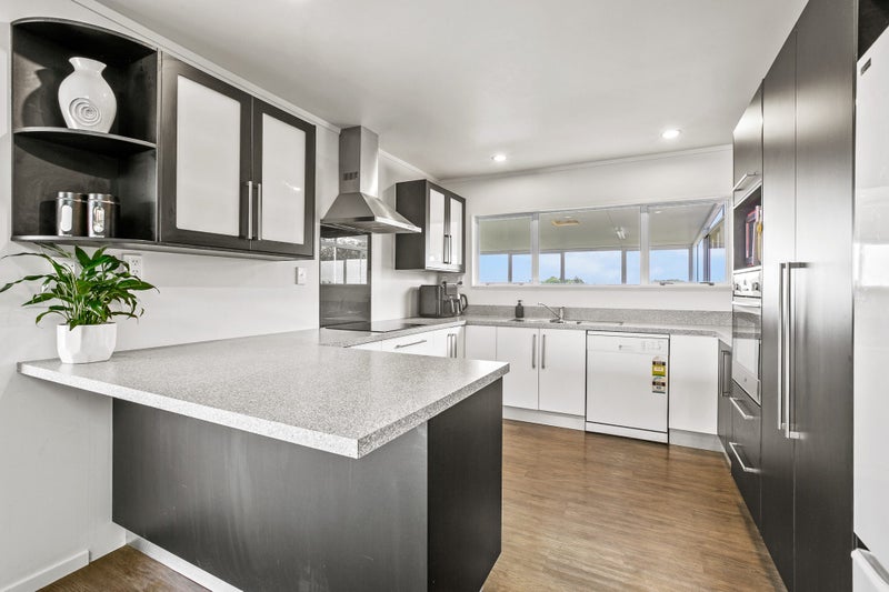 26 Heta Road, Highlands Park, New Plymouth - Carousel 1