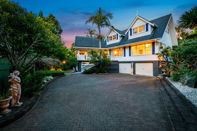 32 Deane Avenue, Titirangi, Auckland - Carousel 1