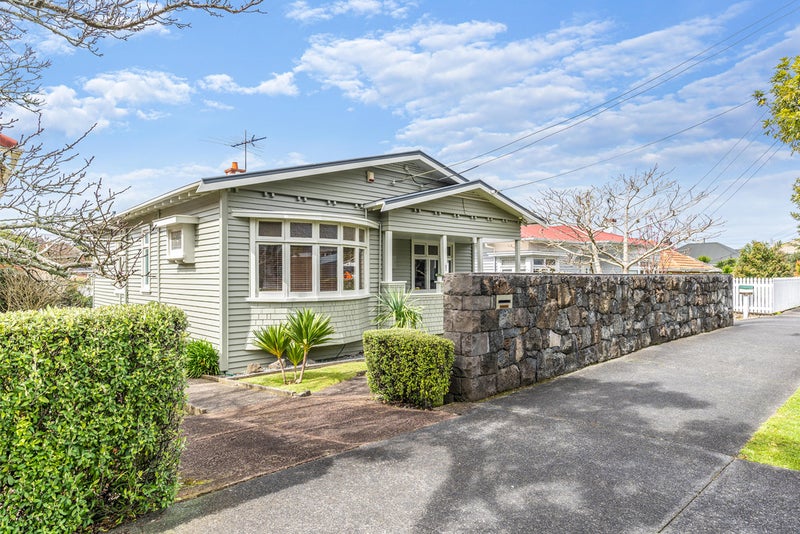 9 Westmere Park Avenue, Westmere, Auckland - Carousel 1