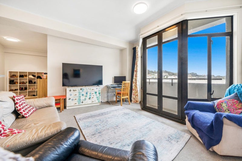 5C/16 Kent Terrace, Mount Victoria, Wellington - Carousel 2