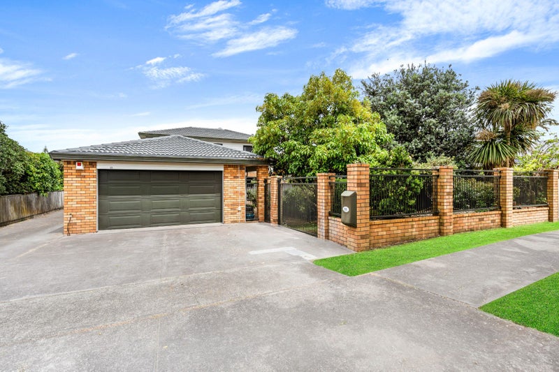 2/18 Eastern Beach Road, Eastern Beach, Auckland - Carousel 2