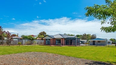 7 Guthrie Court, Bulls - Carousel 1