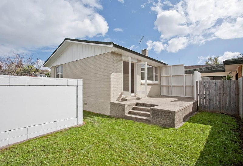 73 Sylvan Avenue, Northcote, Auckland - Carousel 2