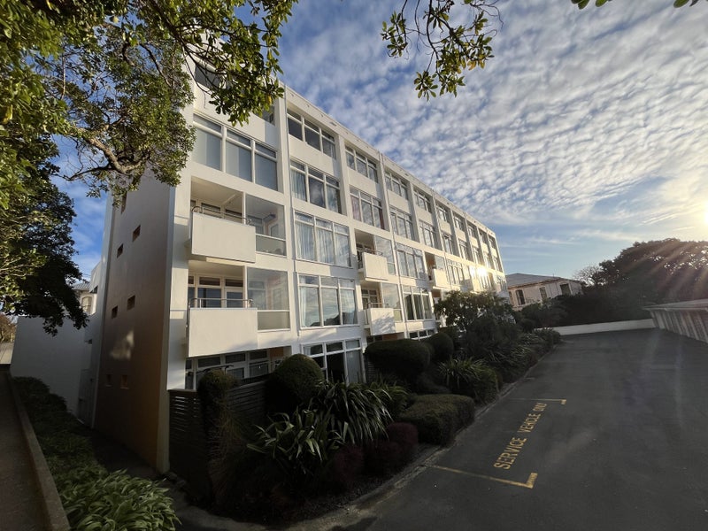 7/4 Claremont Grove, Mount Victoria, Wellington - Carousel 1