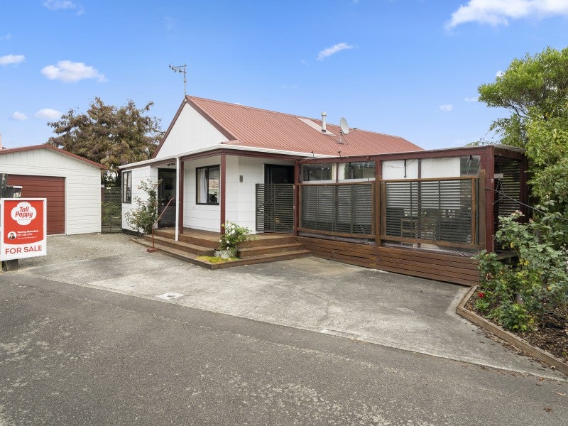 37 Willowstream Grove, Cloverlea, Palmerston North - Carousel 1