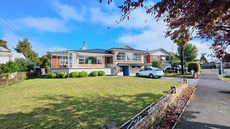 4 Chartwell Crescent, Chartwell, Hamilton - Carousel 1