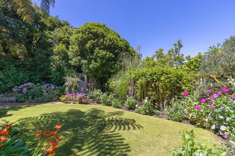 21 Gordon Road, Plimmerton, Porirua - Carousel 2