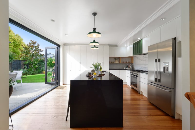 20 Myrtle Street, Hamilton East, Hamilton - Carousel 2