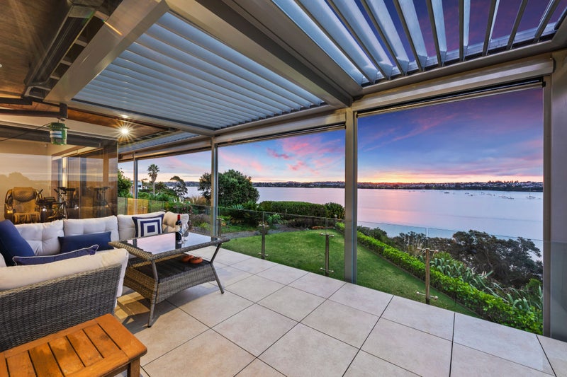 2/22 Falstaff Place, Half Moon Bay, Auckland - Carousel 1