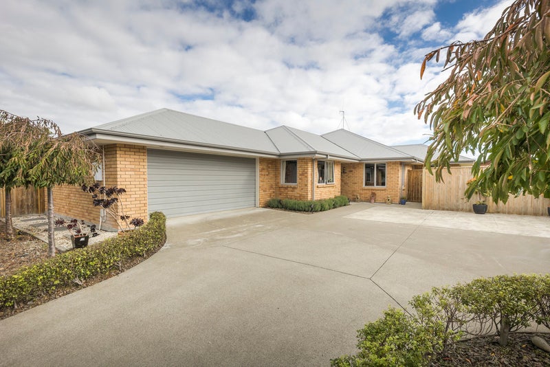 9 Dryden Court, Kelvin Grove, Palmerston North - Carousel 1
