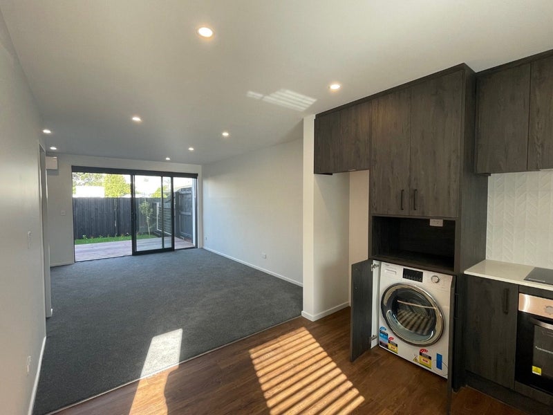 8/27 New Brighton Road, Shirley, Christchurch - Carousel 1