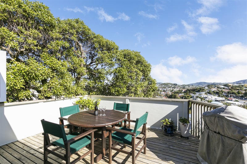 9 Shortland Street, Khandallah, Wellington - Carousel 1