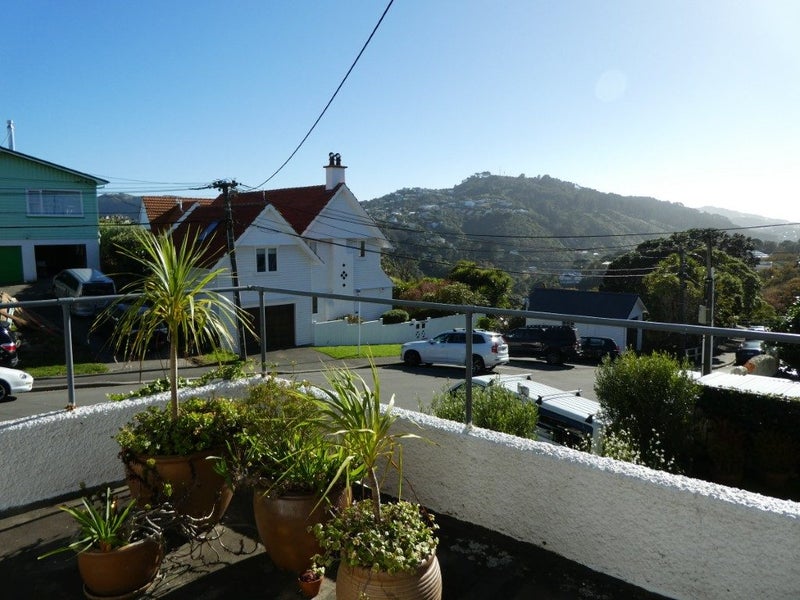 29 Grove Road, Kelburn, Wellington - Carousel 12