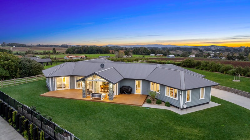 4 Kerr Crescent, Patumahoe, Pukekohe - Carousel 1