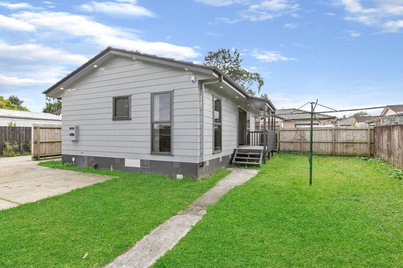 4 Secretariat Place, Randwick Park, Auckland - Carousel 1